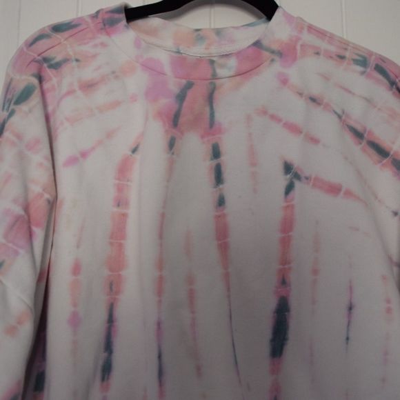 Old navy Loose Tie-Dye Cropped Crew-Neck Sweatshirt for Women - Picture 12 of 14